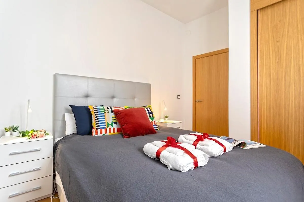 -Malagasunapts- Huge & Central * Pool* Freepark* Apartamento